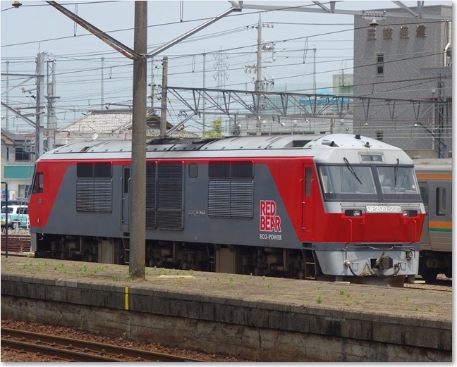 02DF200が停まっています