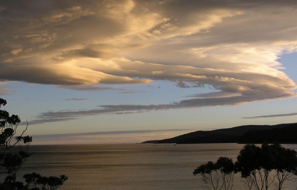 Lenticular_cloud.jpg
