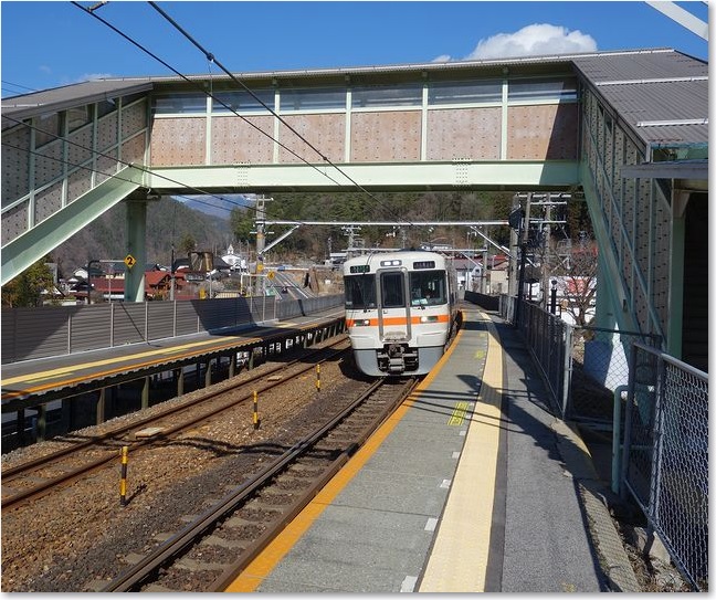 54やってきた中津川行