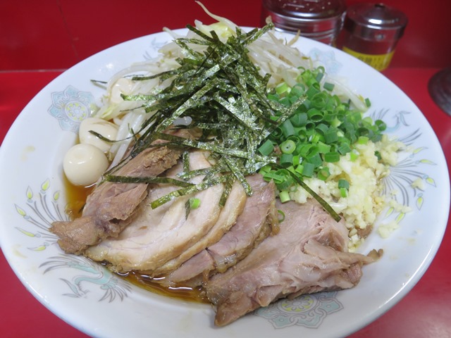 20150427_ラーメン二郎西台駅前店_小豚の油そば（醤油）少な目に味付うずら.JPG