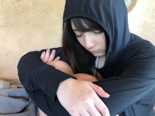 日向坂46センター 小坂菜緒の無防備な寝顔に反響 神がかった美しさ 天使か 乃木坂46や欅坂46や日向坂46 Akb48グループのニュース 楽天ブログ