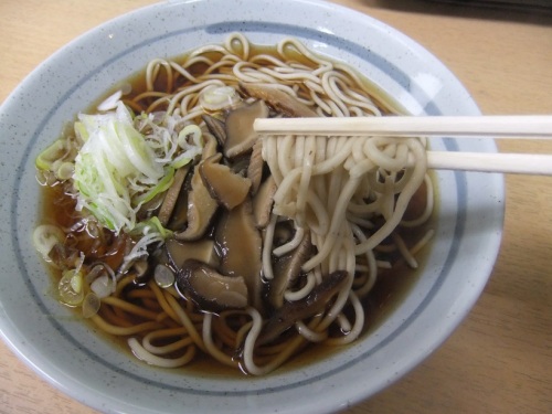 爽亭 ＪＲ荻窪駅西口改札前店の椎茸そば２