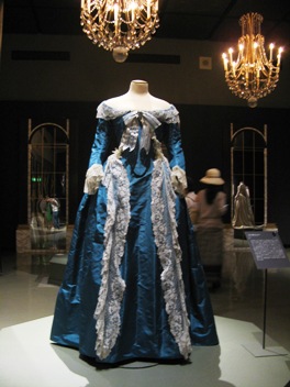 マリーアントワネット展 青いドレス.jpg
