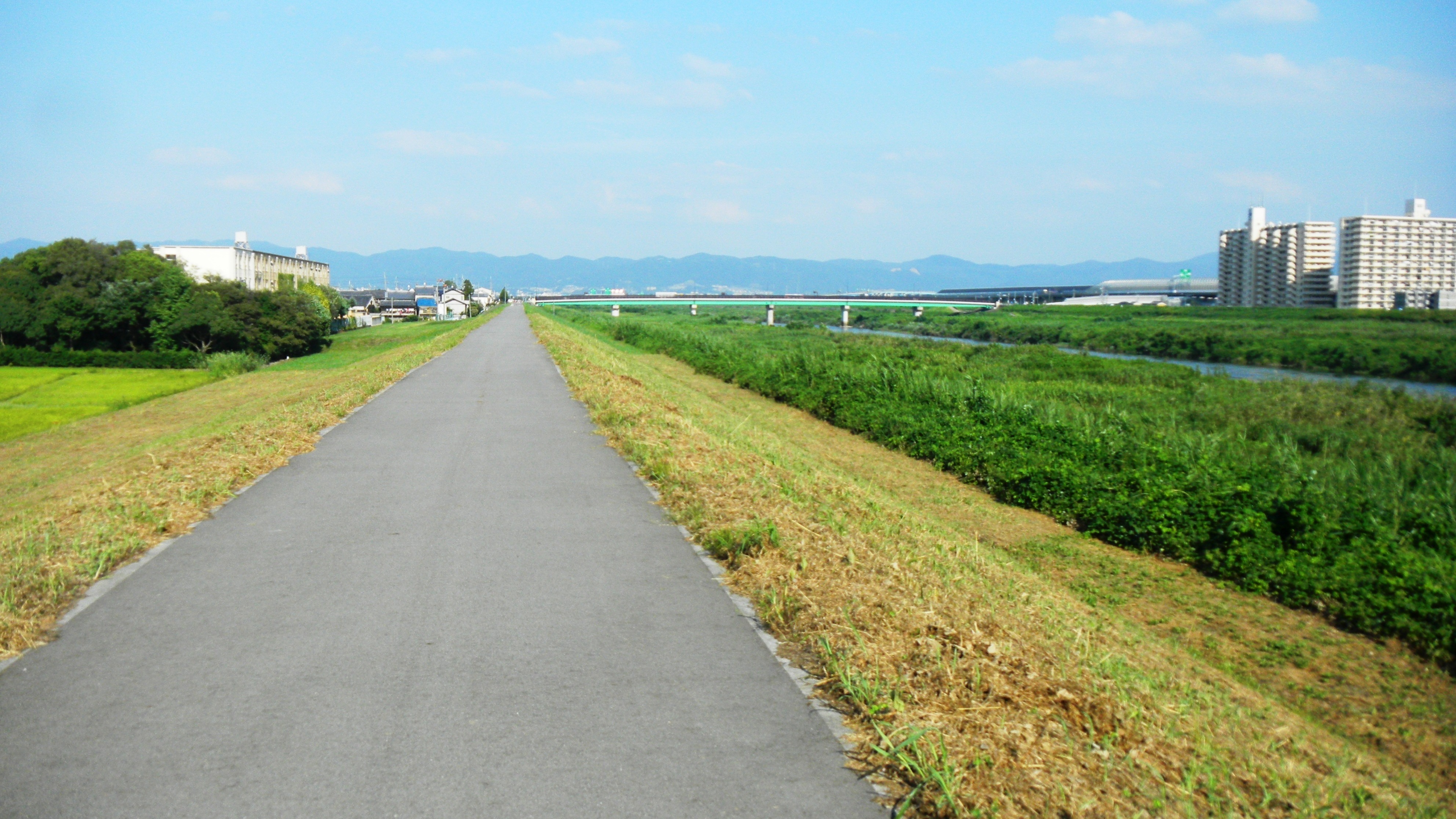 074宇治川自転車道（上流方向）(V.2012_09_19__09_59_35).jpg