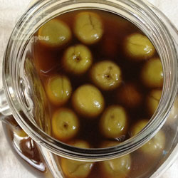 130715 黒糖梅酒 漬け始めて約１ヶ月半、かき混ぜ後