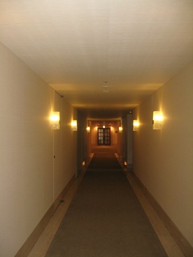 7　ホテルの廊下.jpg
