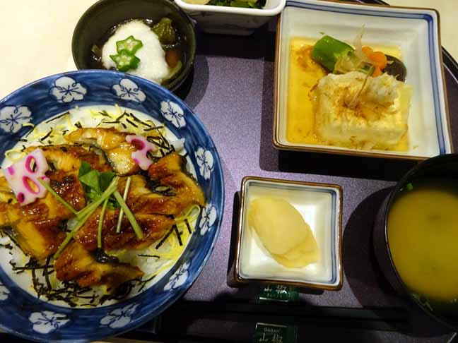 船の食事 (13).JPG