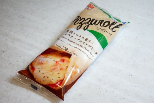 ローソン　ピザロール　モッツアレラチーズのマルゲリータ　パケ.JPG