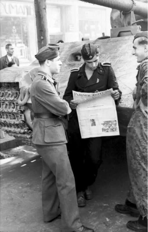 Panther_in_Paris_Waffen_SS.jpg