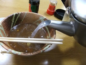 梅田４丁目・角萬のそば湯