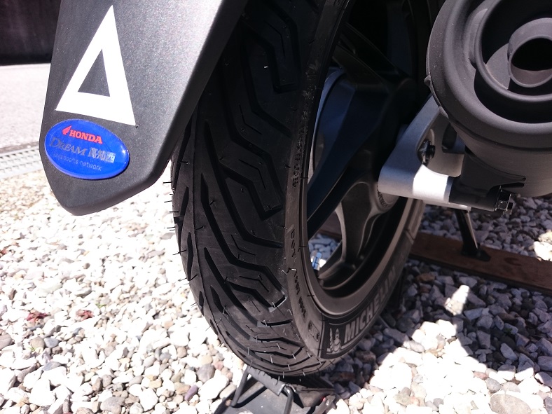 JF56 PCXタイヤ交換3.jpg