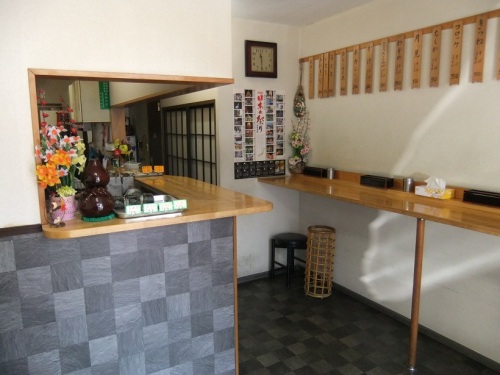 戸隠＠谷塚の店内20130413.JPG
