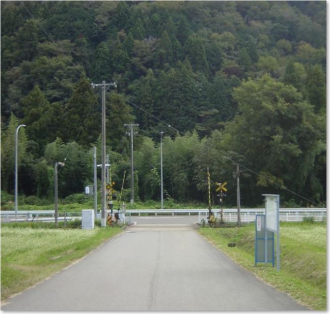 04踏切へ
