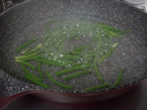 05ニンニクの芽の下茹で