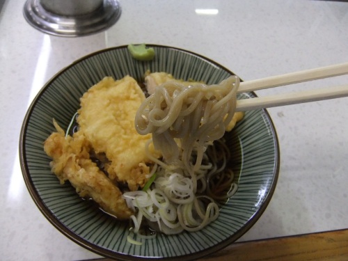 南魁楼＠八柱のとり天そば(冷)２20120805.JPG