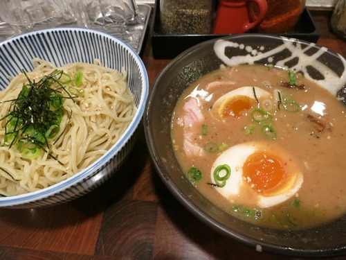 20140714_麺や庄の_特製つけ麺つけダレと替玉.JPG