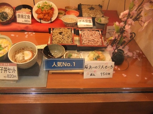 家族亭草加店のショーケース20120328.JPG