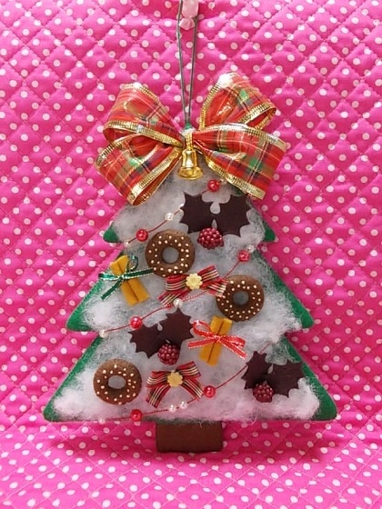 ツリー型お菓子のクリスマスリース