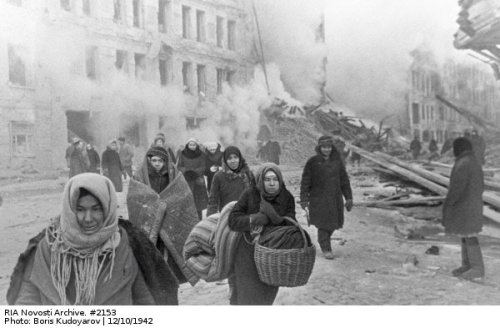 citizens-of-leningrad-leaving-their-houses-destroyed-by-german-bombing-1942.jpg