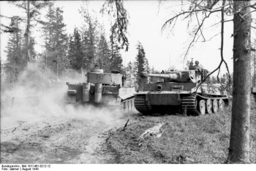 Bundesarchiv_Bild_101I-461-0212-12_Russland_Panzer_VI_Tiger_I.jpg