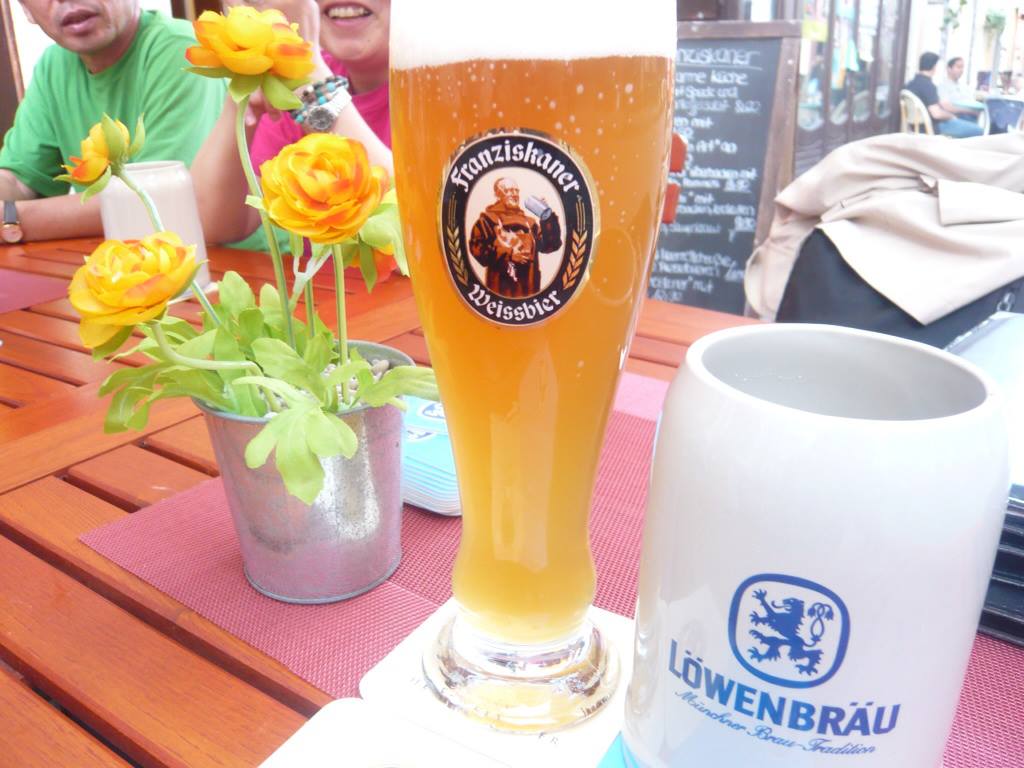 まずはレーベンブロイ(右)、次にヴェイツェンビア。<br />最後にまたレーベンブロイ。<br />ドイツビール堪能中。