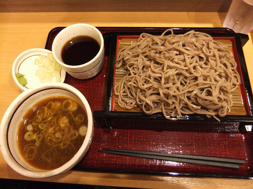 乱切りそばあずみ＠池袋の温と冷のつけ汁せいろ１20131026.JPG