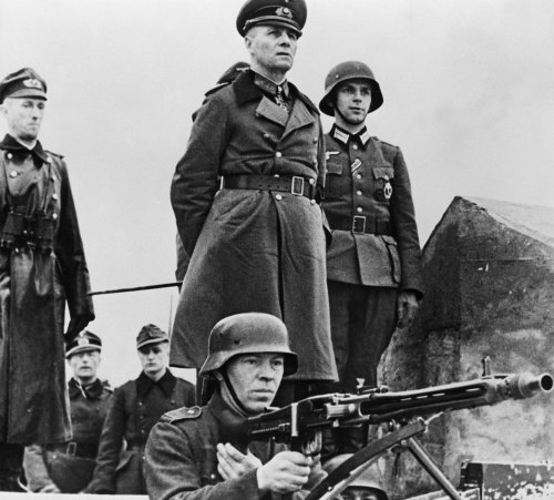 rommel-inspecting-defenses.jpg