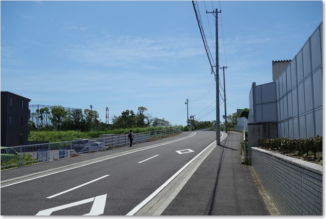 73この道を登って