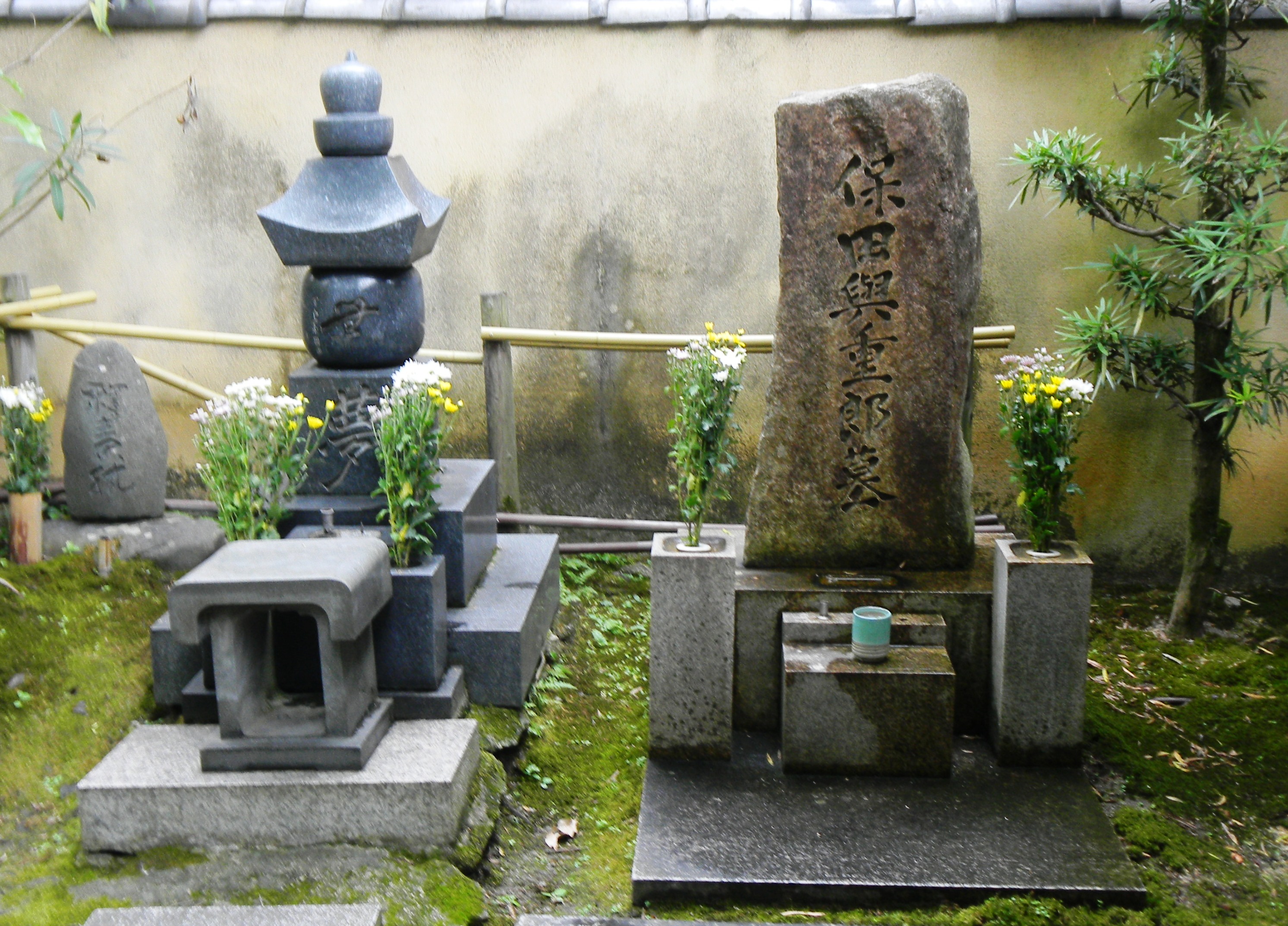 義仲寺・保田與重郎墓.JPG