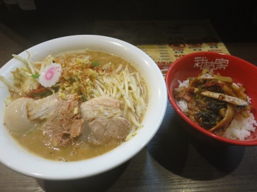 20121117_四麺燈味噌ドカとコリコリ豚ご飯web.JPG