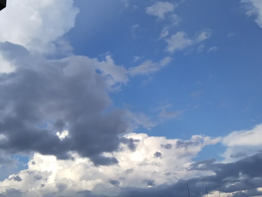コントラスト雲2022.jpg