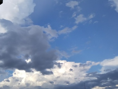 コントラスト雲2022.jpg