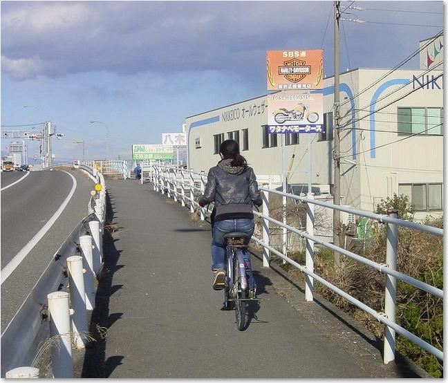 35自転車女性