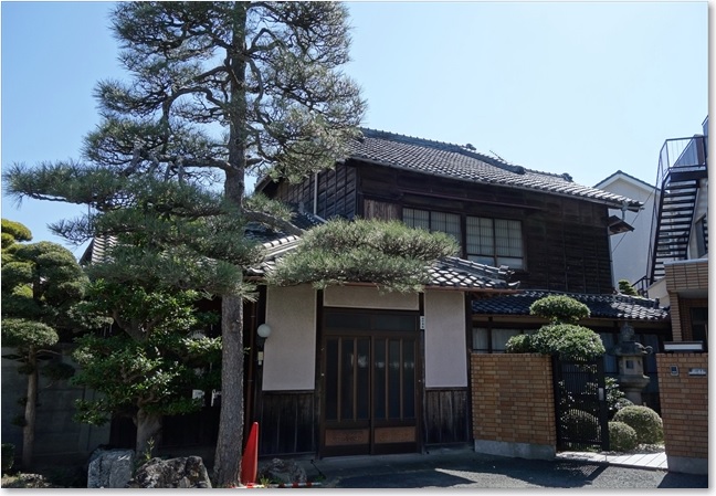 27このお屋敷の横の