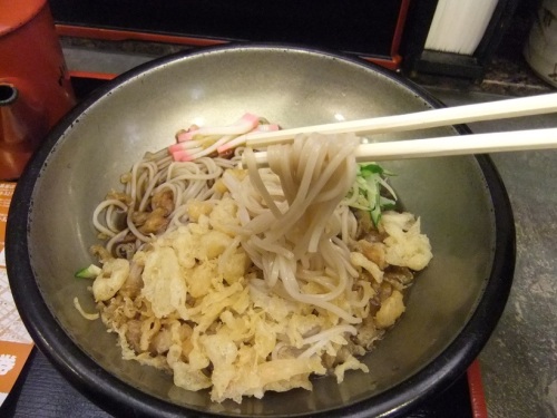 小諸そば日本橋本店の冷やしたぬきそば２
