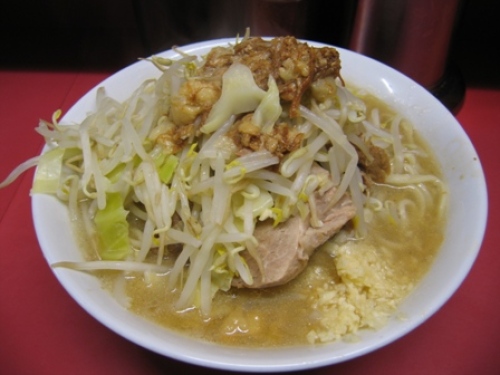 20120201_ラーメン二郎ひばりが丘駅前店ラーメン豚入りニンニク脂web.JPG
