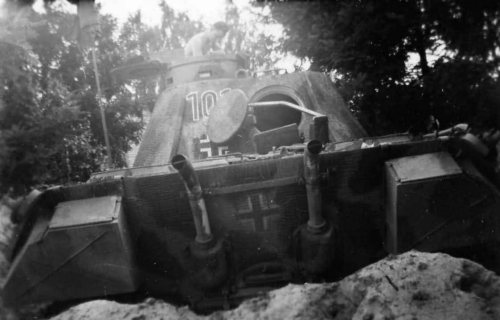 Panther_4th_Panzer_Regiment_rear_view_101.jpg