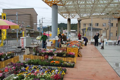112813本山町さくら市木曜朝市500.jpg