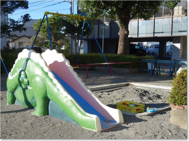 15滑り台と砂場