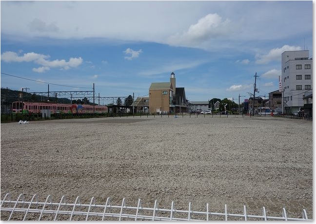 04駅横の広大な空地