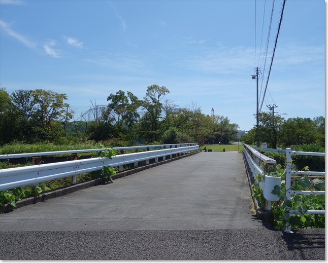 75この橋を渡ります