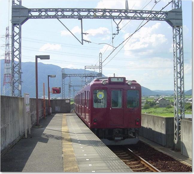 02烏江駅去ってゆく桑名行