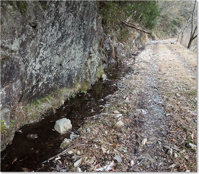 54水が落ちる崖ＢＶ