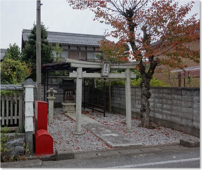 26住宅街の神社