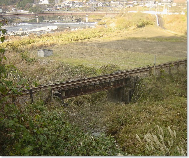 44見下ろす小鉄橋