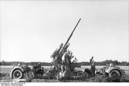 Bundesarchiv_Bild_101I-724-0135-16,_Flak-Stellung_in_Russland.jpg