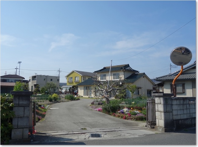 06庭に道路