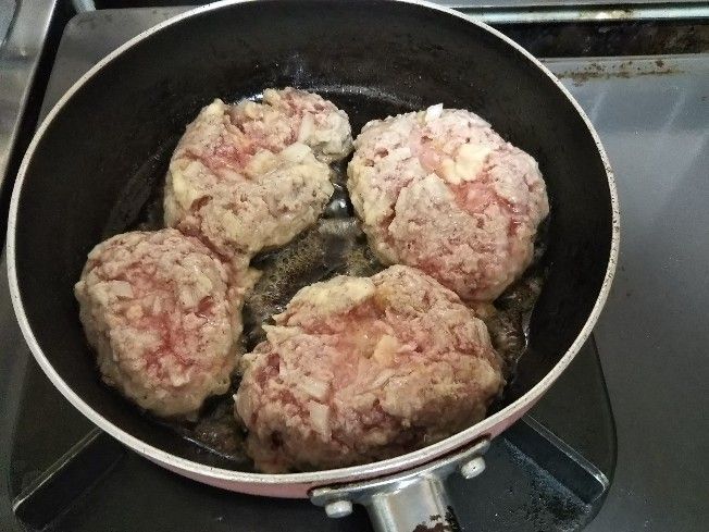 ハンバーグ調理中2019