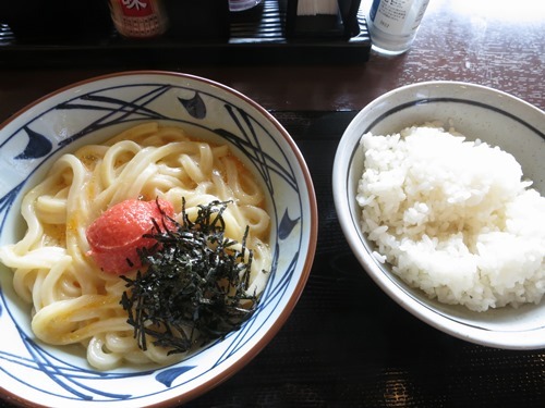 丸亀製麺中野セントラルパーク店_明太釜玉うどん並とごはん.JPG