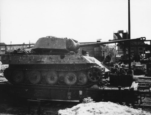 Panther_ausf_G_at_MAN_factory_Nuremberg_photo.jpg